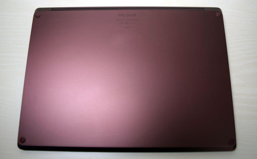 Surface Laptop バーガンディ 底面